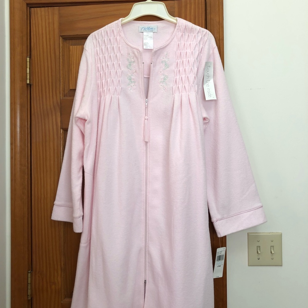 Collette pink house coat. NWT.  XL